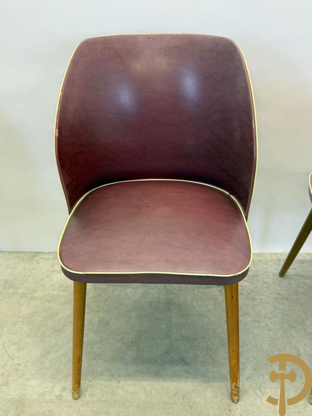 Set van 4 vintage stoelen  in skai met witte bies, jaren 