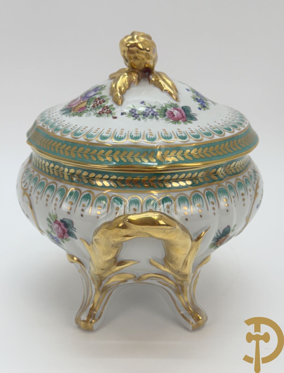 Milieu de table met vergulde ornamenten en bloemendecor op onderschaal, Limoges France gemerkt