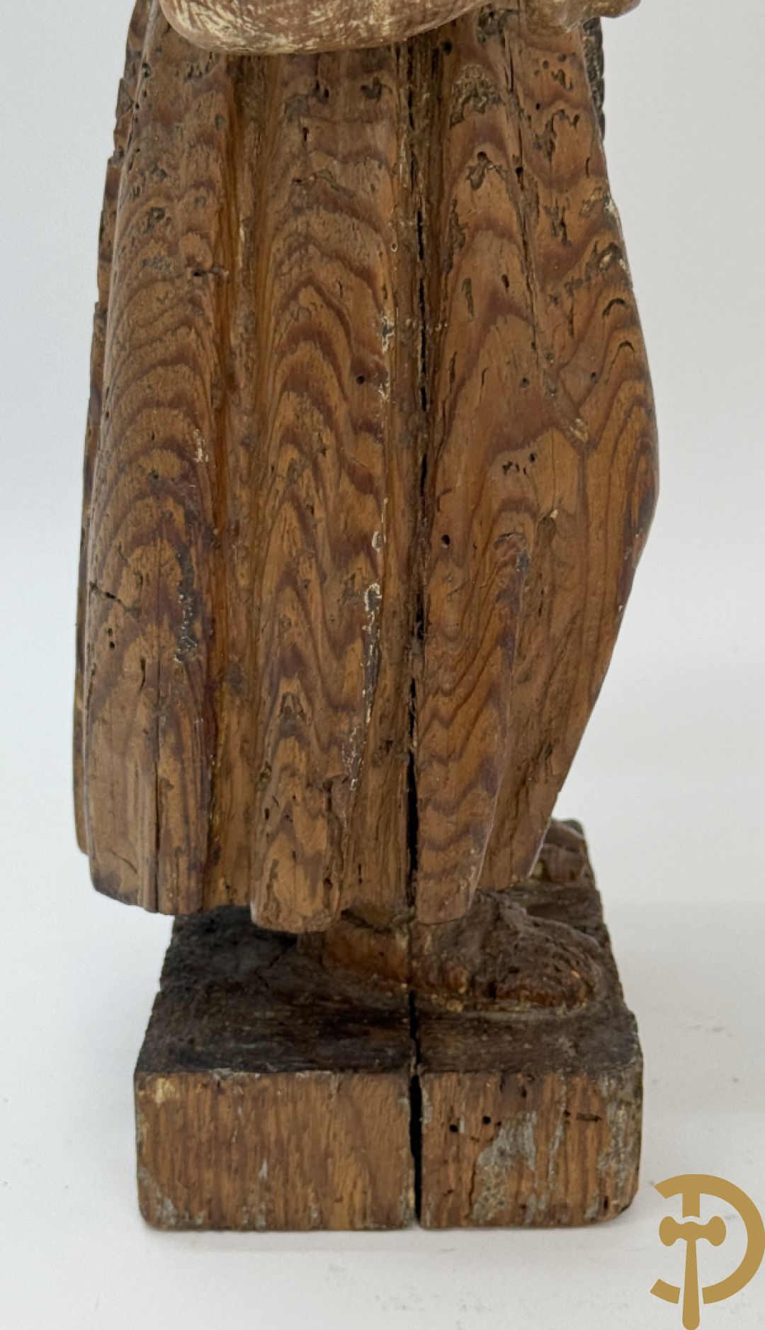 Houtsculptuur van een Heilige met kind