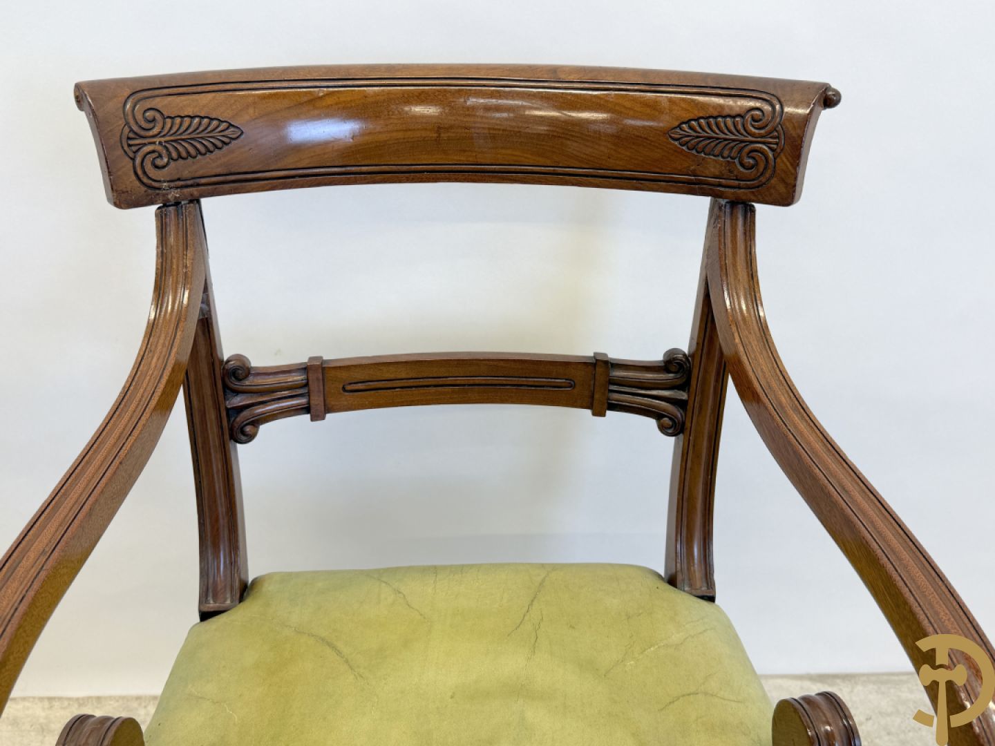 Set Engelse mahoniehouten stoelen met gondelvormige rug en lederen zitting (2 armzetels en 4 stoelen)