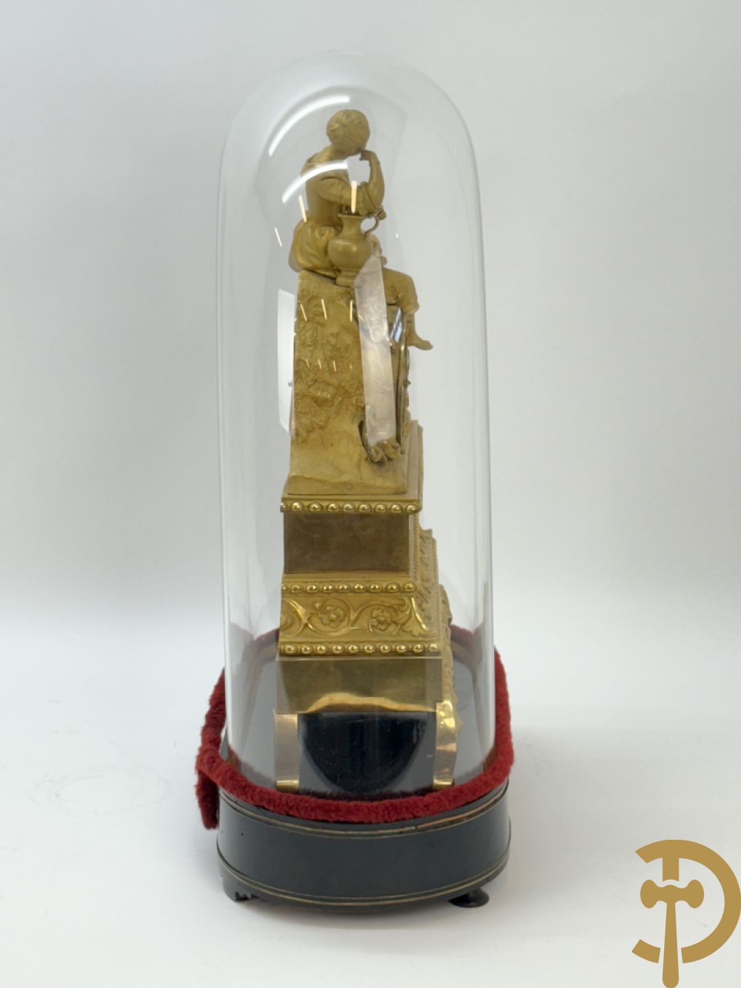Vergulde bronzen pendule met dame onder globe, Boursier Elève de Lepaute à Paris getekend