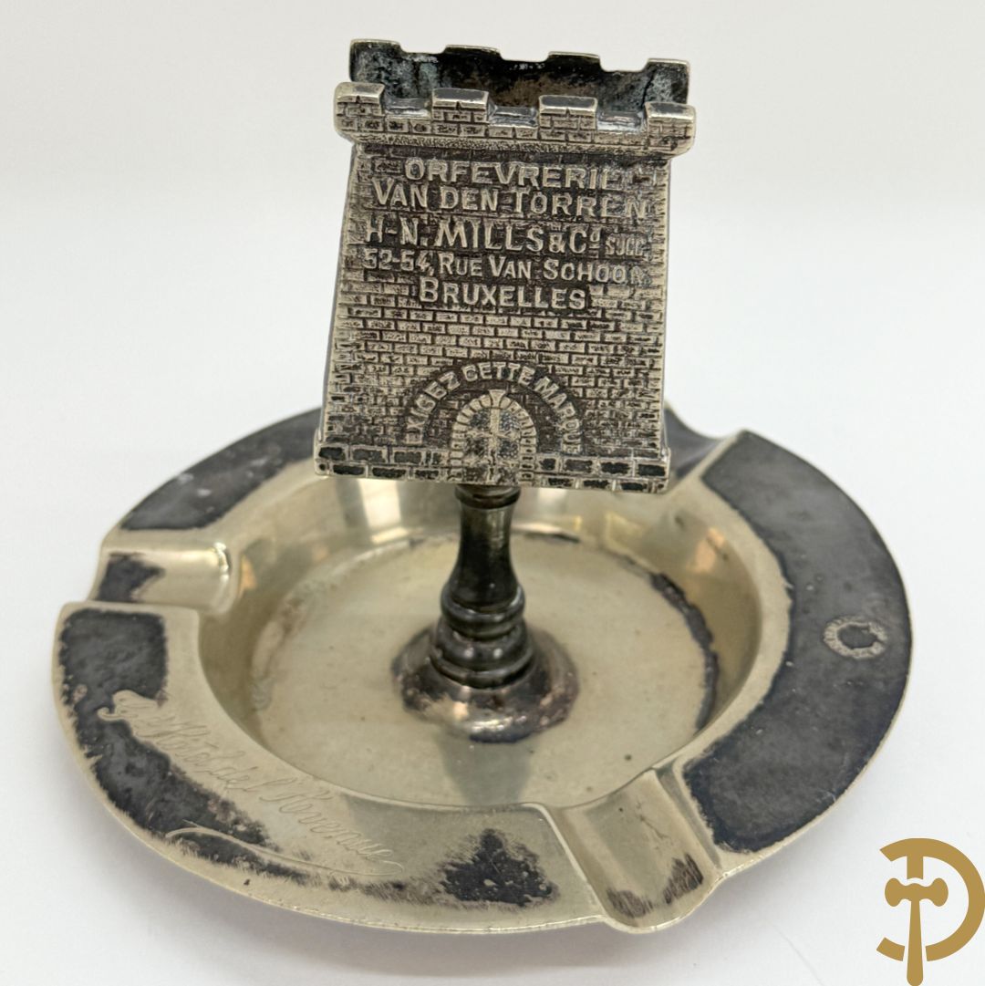 Vier luciferhouders in verzilverd metalen met reclame opschriften van Wiskeman (2 x) , Orfeverie Van Den Torren en Orfeverie L. Haut
