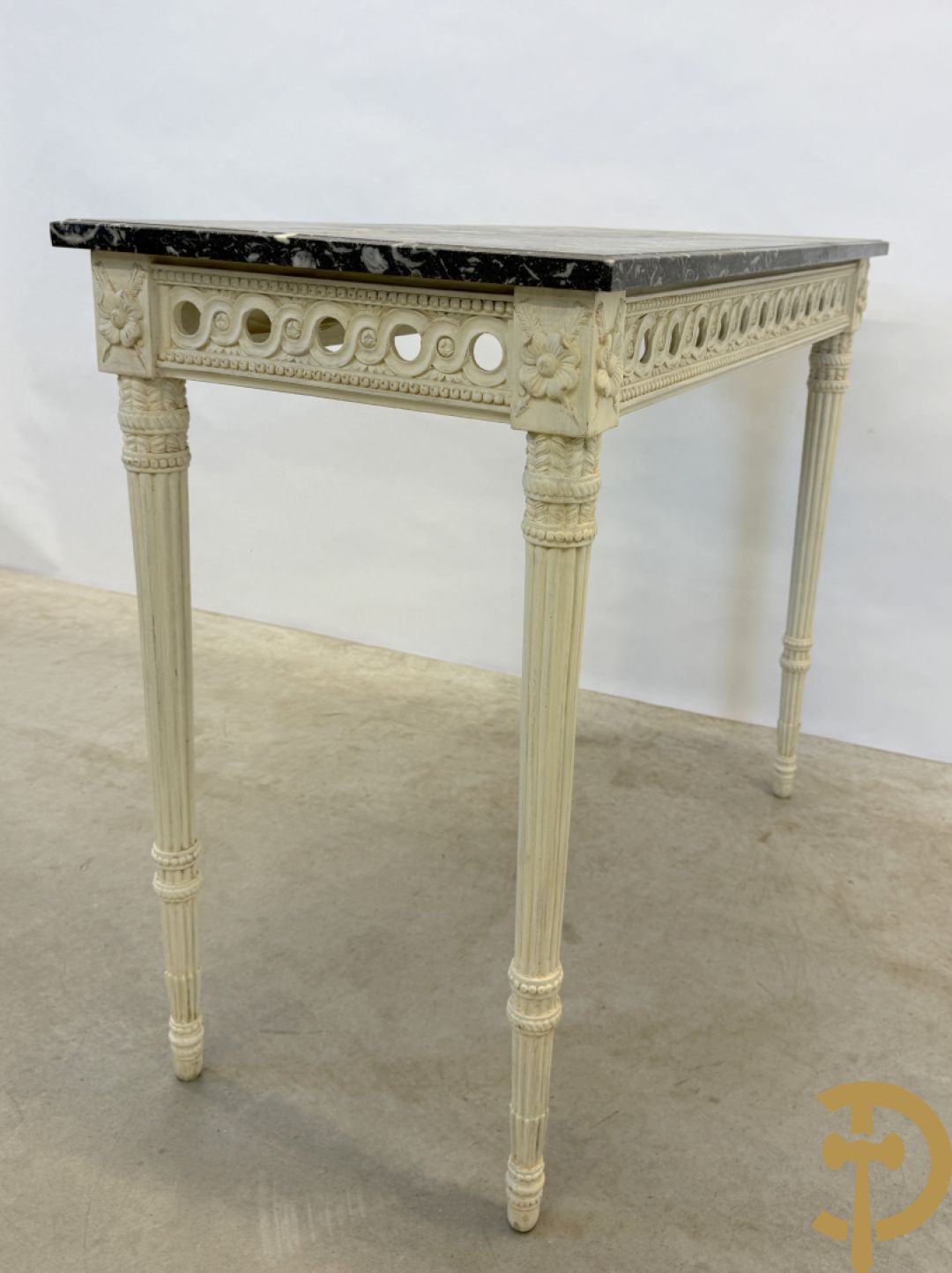 Houtgesculpteerde en gepolychromeerde Louis XVI console met grijs marmeren blad