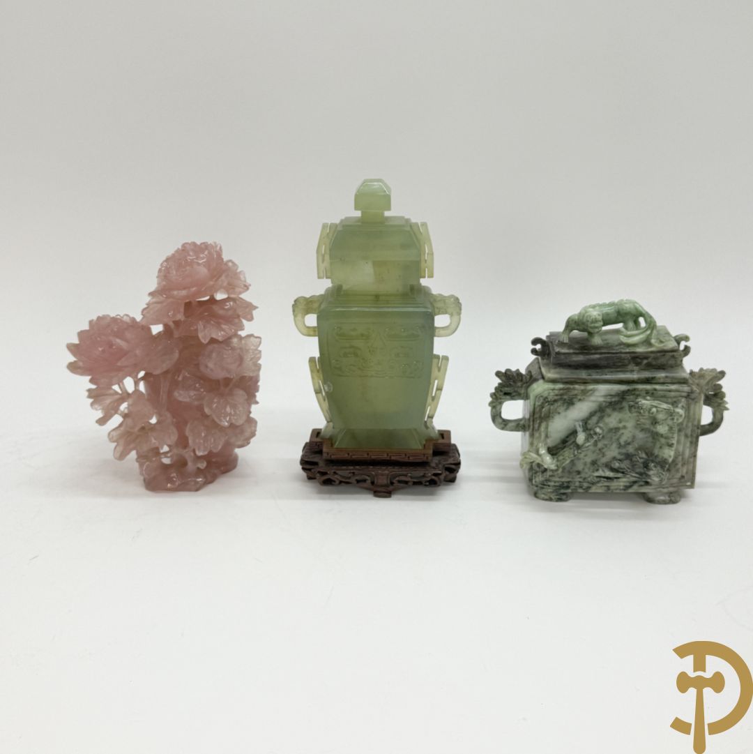 Brule parfum met bloemenmotieven in quartz + brule parfum in jadeiet + brule parfum met salamanders