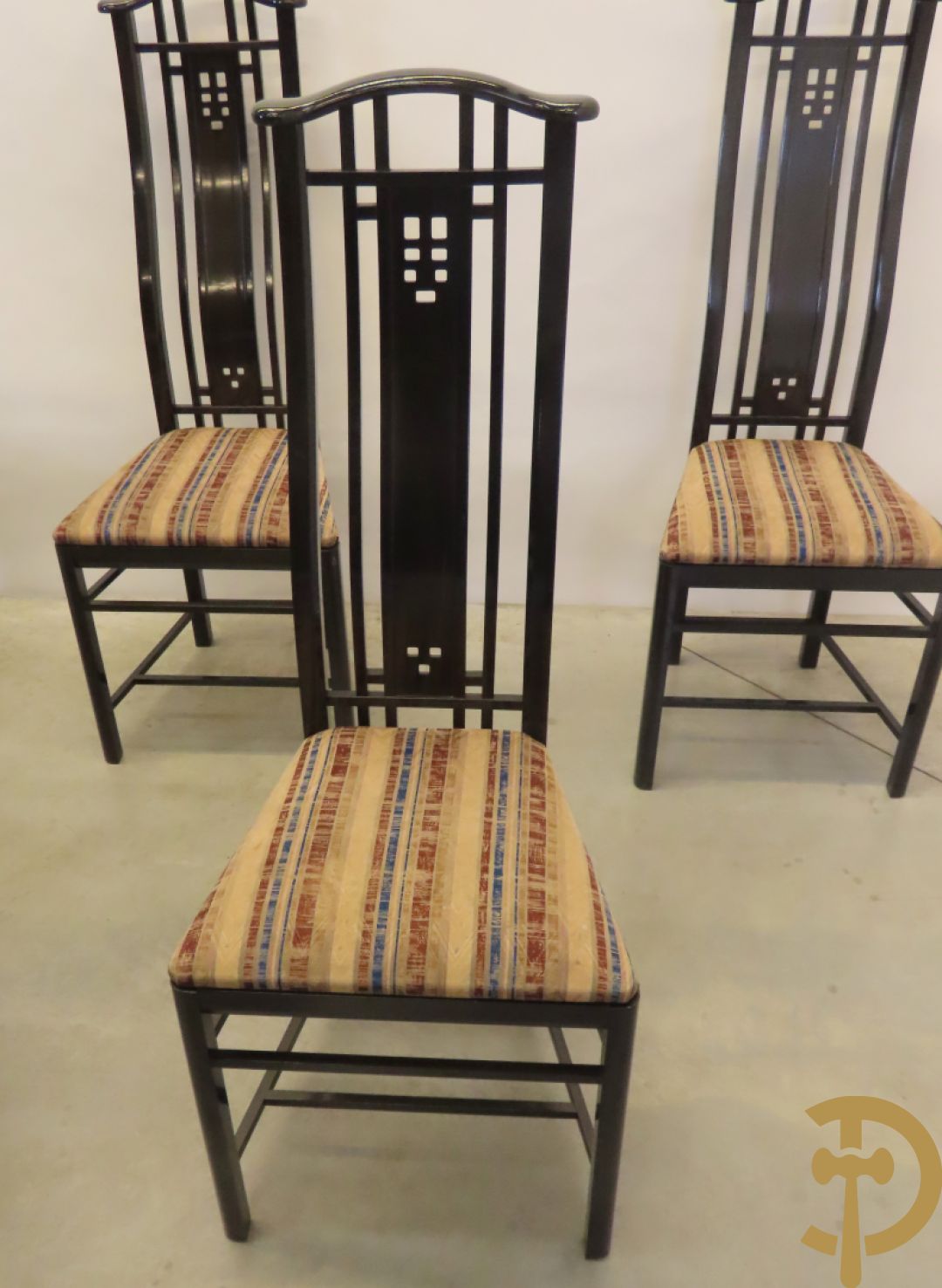 Grote ovale tafel van de Italiaanse ontwerper Umberto Asnago voor Giorgetti + 10 bijhorende hoogleunige stoelen