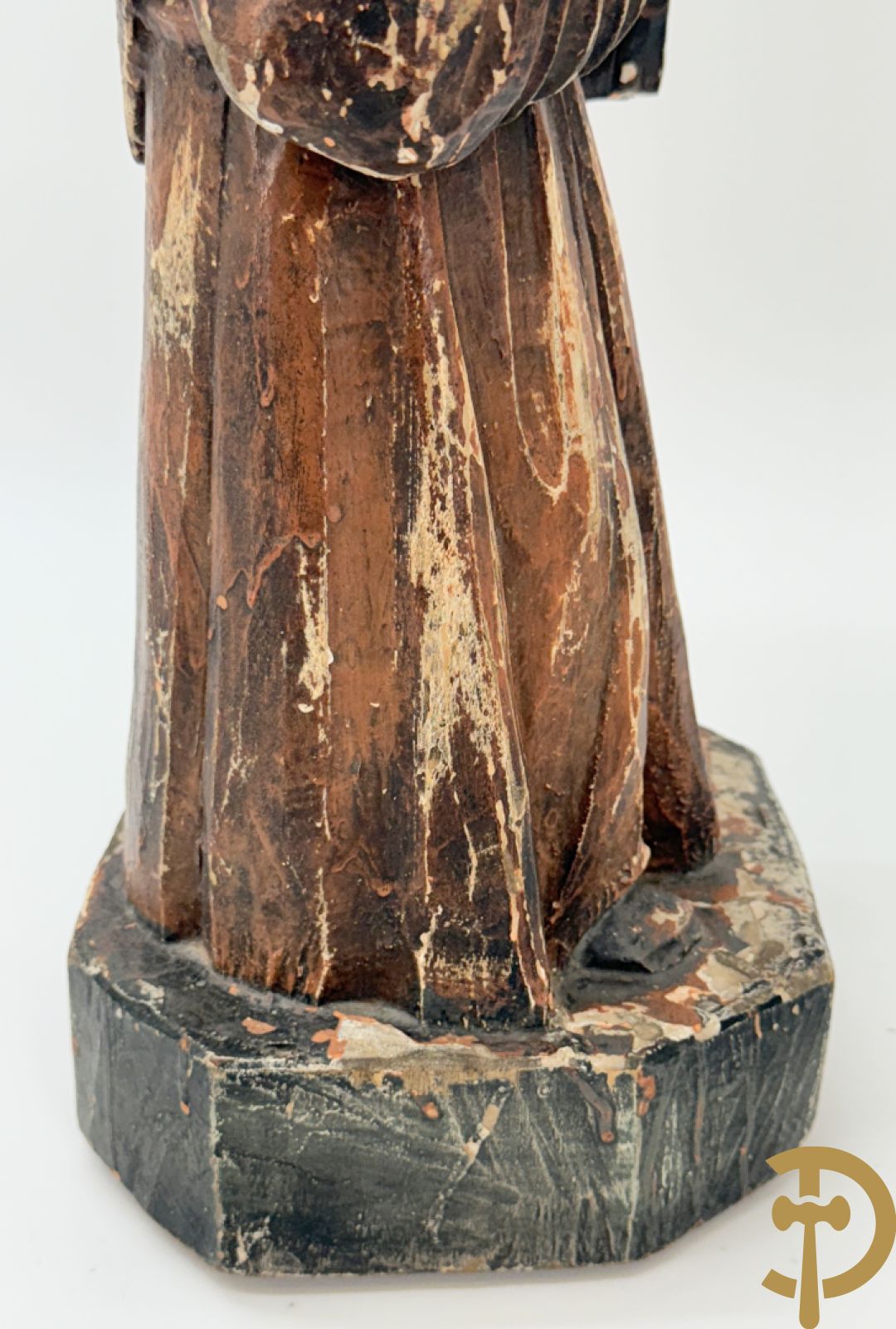 Volkse houtsculptuur van Sint Antonius