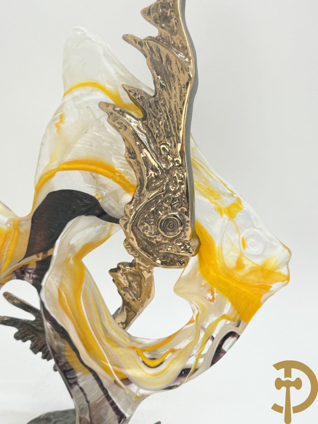 LOHE getekend - Surrealistische kopersculptuur met glas in de vorm van een vis