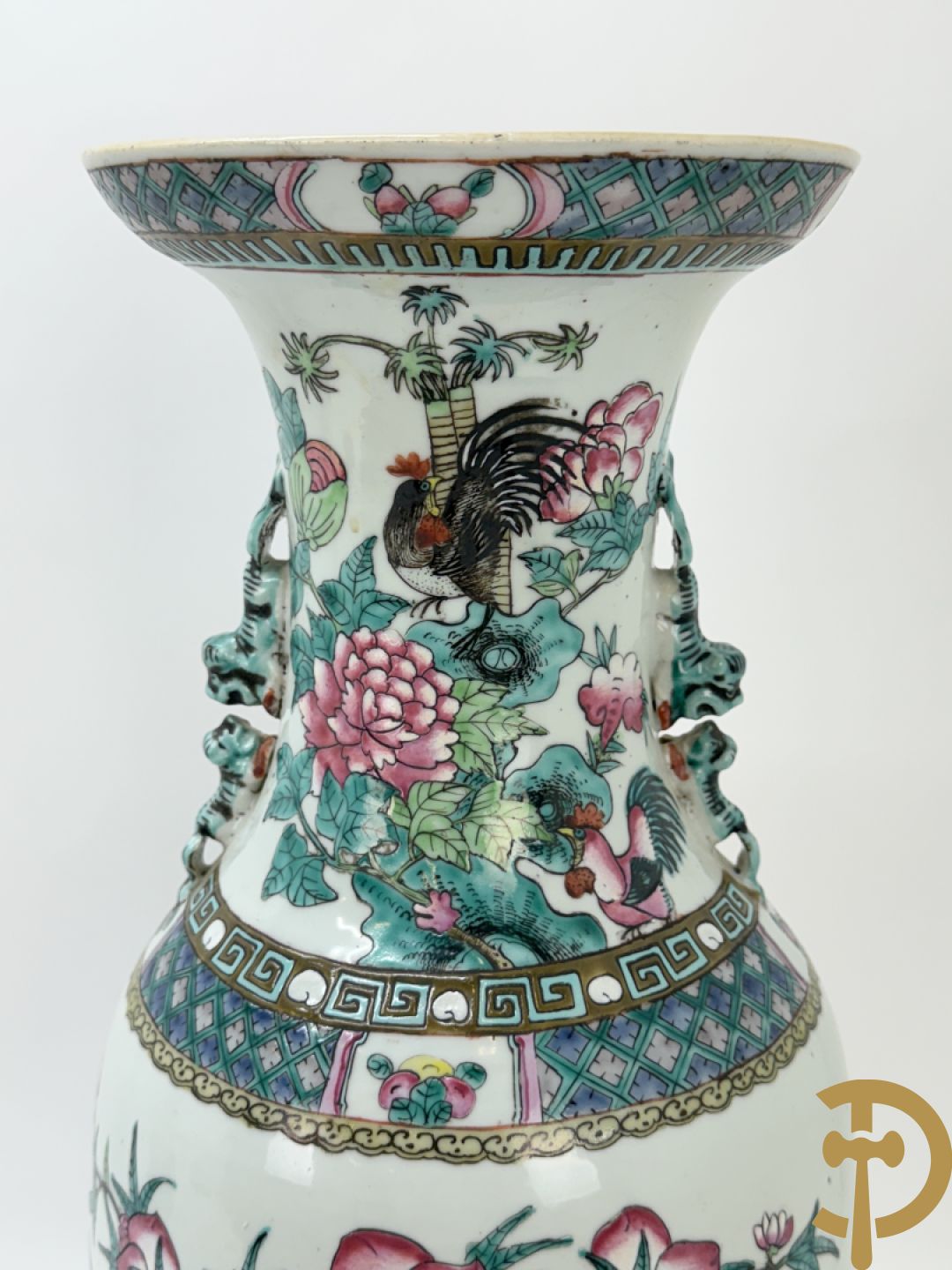 Chinese porseleinen vaas met decor van hanen en bloemen