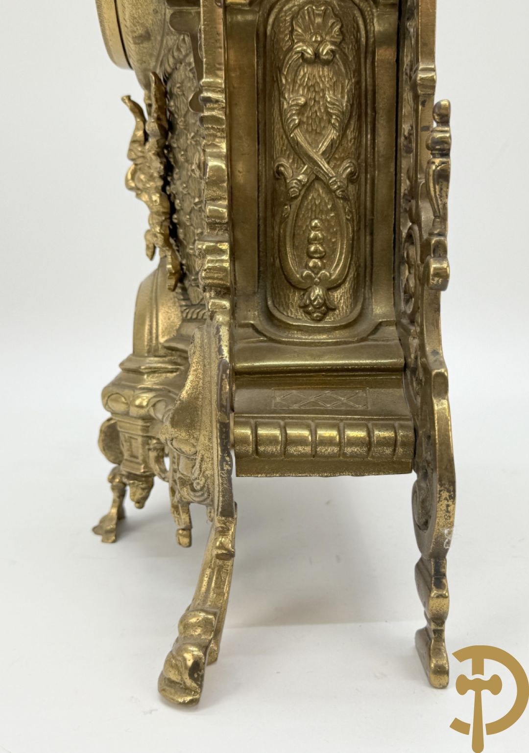 Driedelige vuurvergulde bronzen garnituur, Neo Renaissance stijl