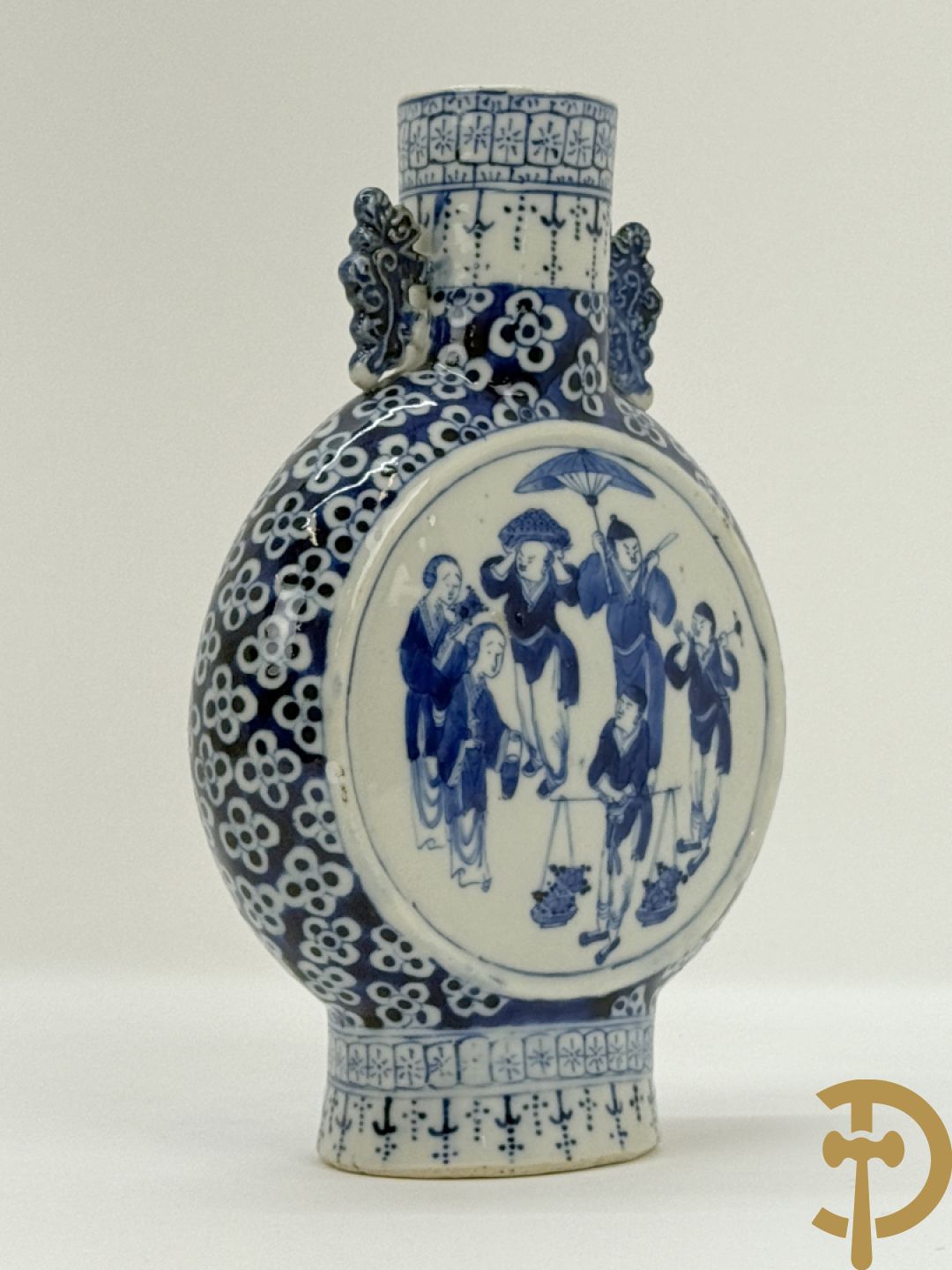 Chinese porseleinen maanvaas met geanimeerd decor