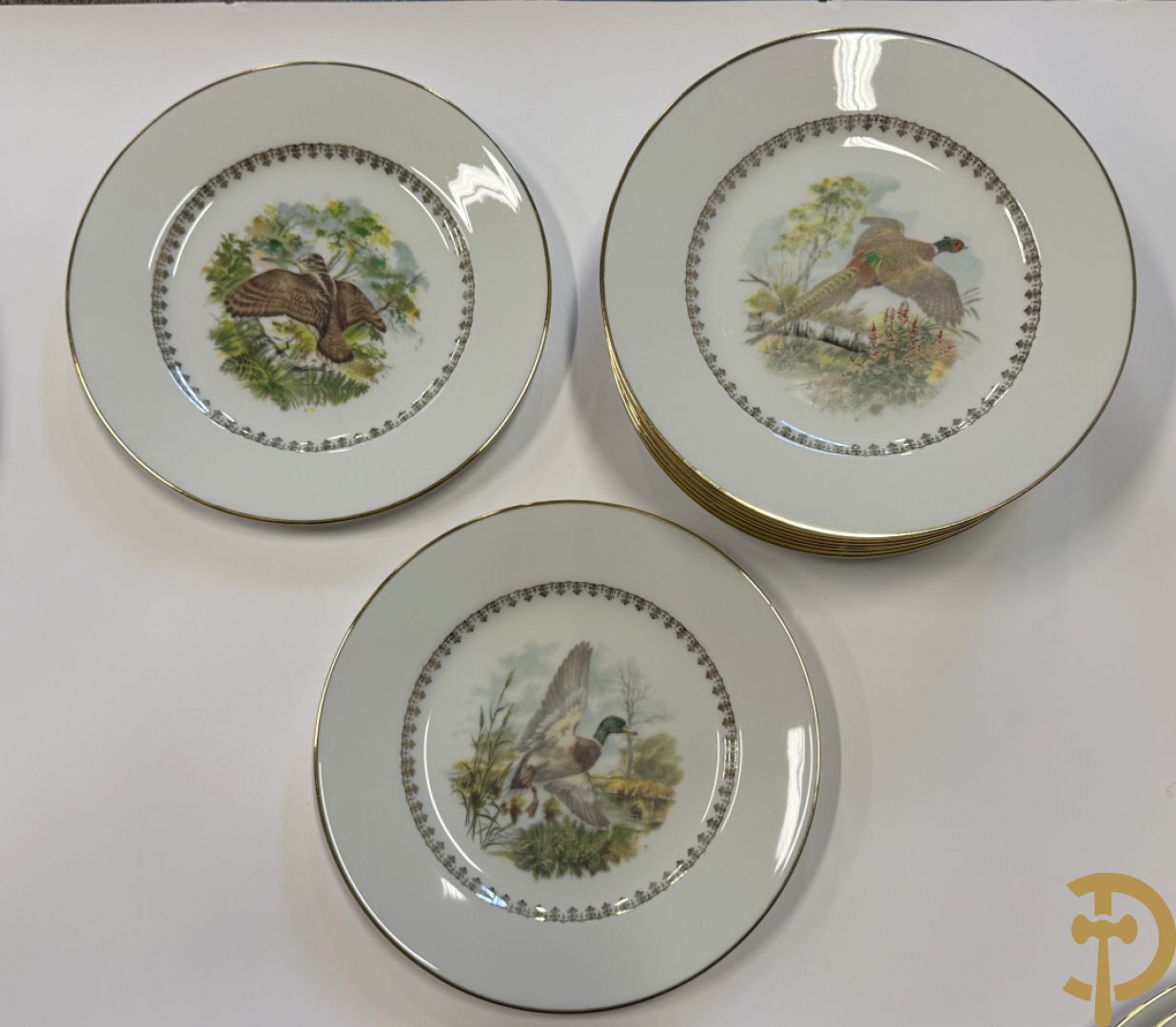 Porseleinen eet- en koffieservies met decor van elegant koppel, Limoges gemerkt