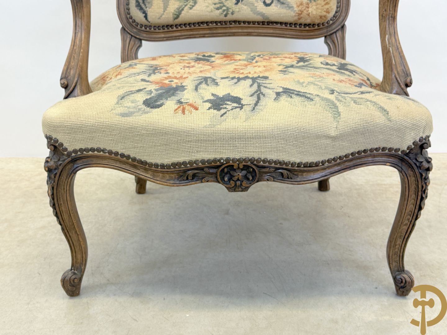 Gemonochromeerde Louis XVI armzetel + Louis XV armzetel met petit points