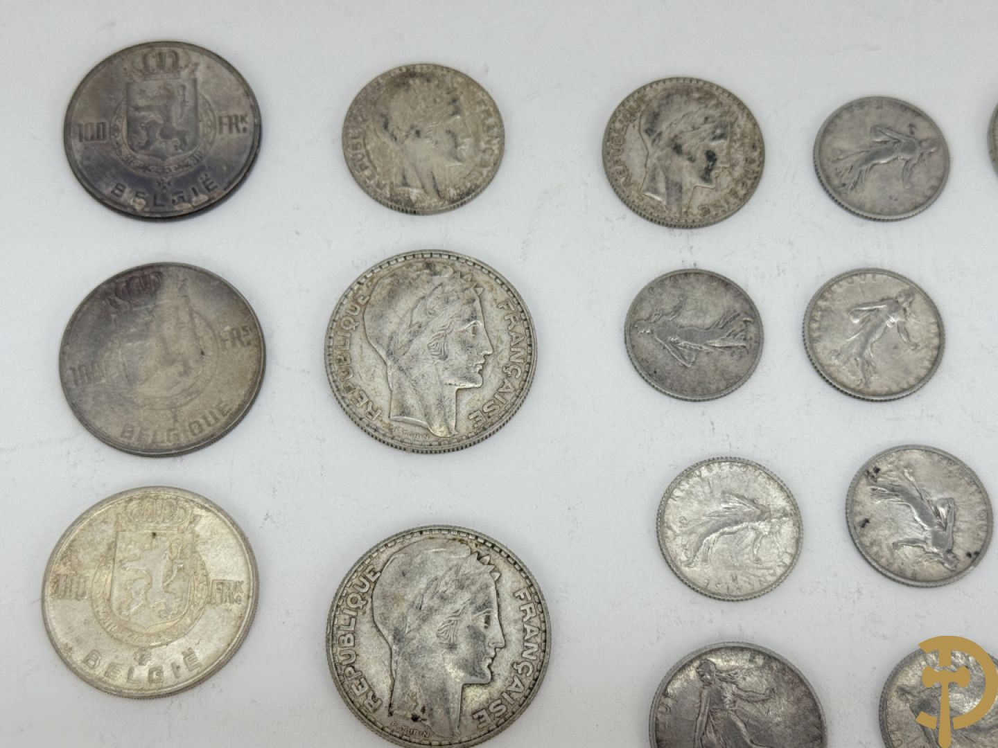 Reeks massief zilveren munten w.o. oude 5 Frank stukken van België en Frankrijk, belgische zilveren munten van 100, 250 en 500 Frank + zilveren munten van 1 Gulden Nederland