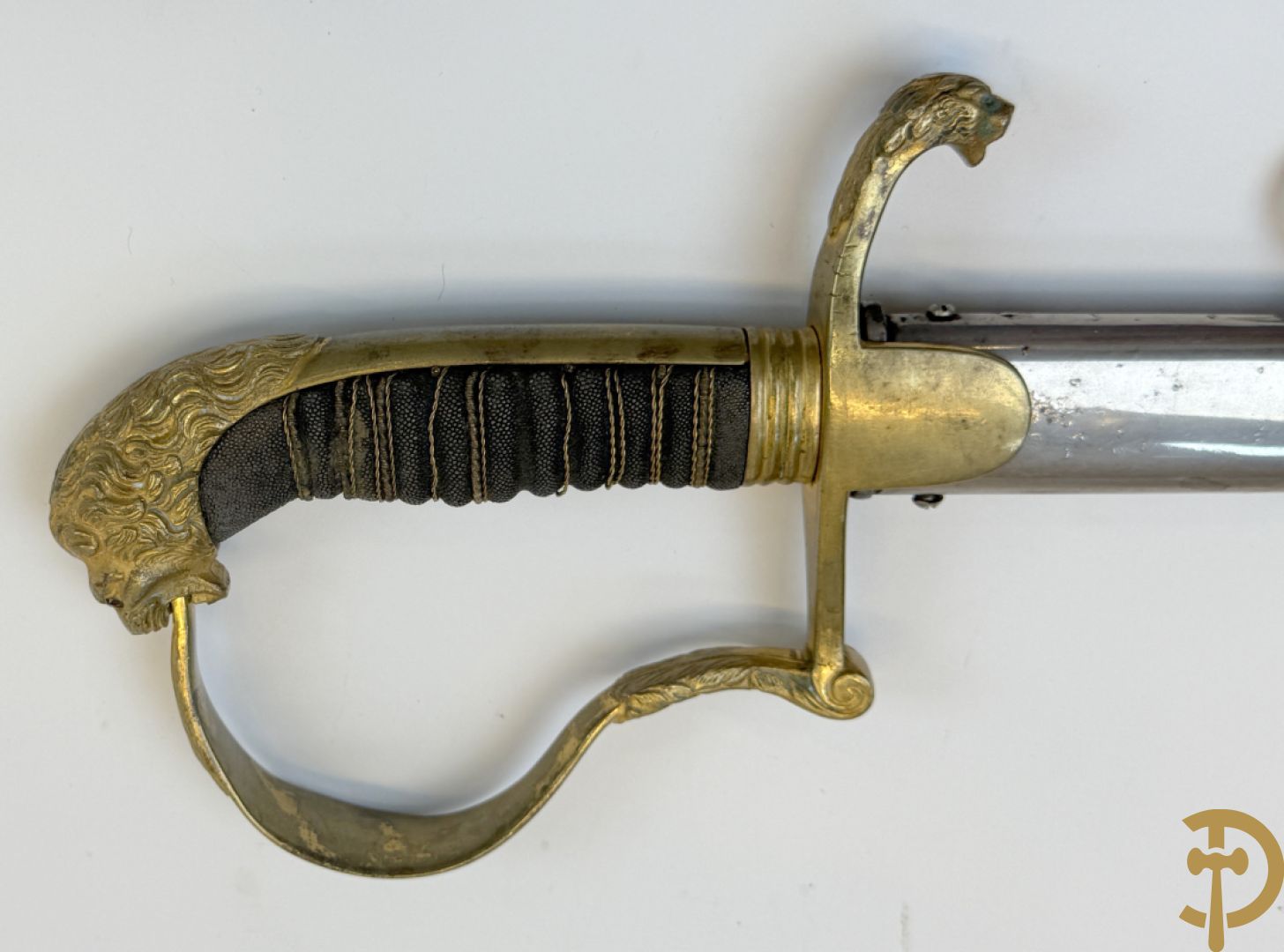 Duitse sabel met leeuwenkop in schede