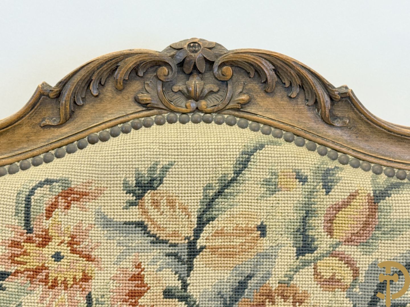 Gemonochromeerde Louis XVI armzetel + Louis XV armzetel met petit points
