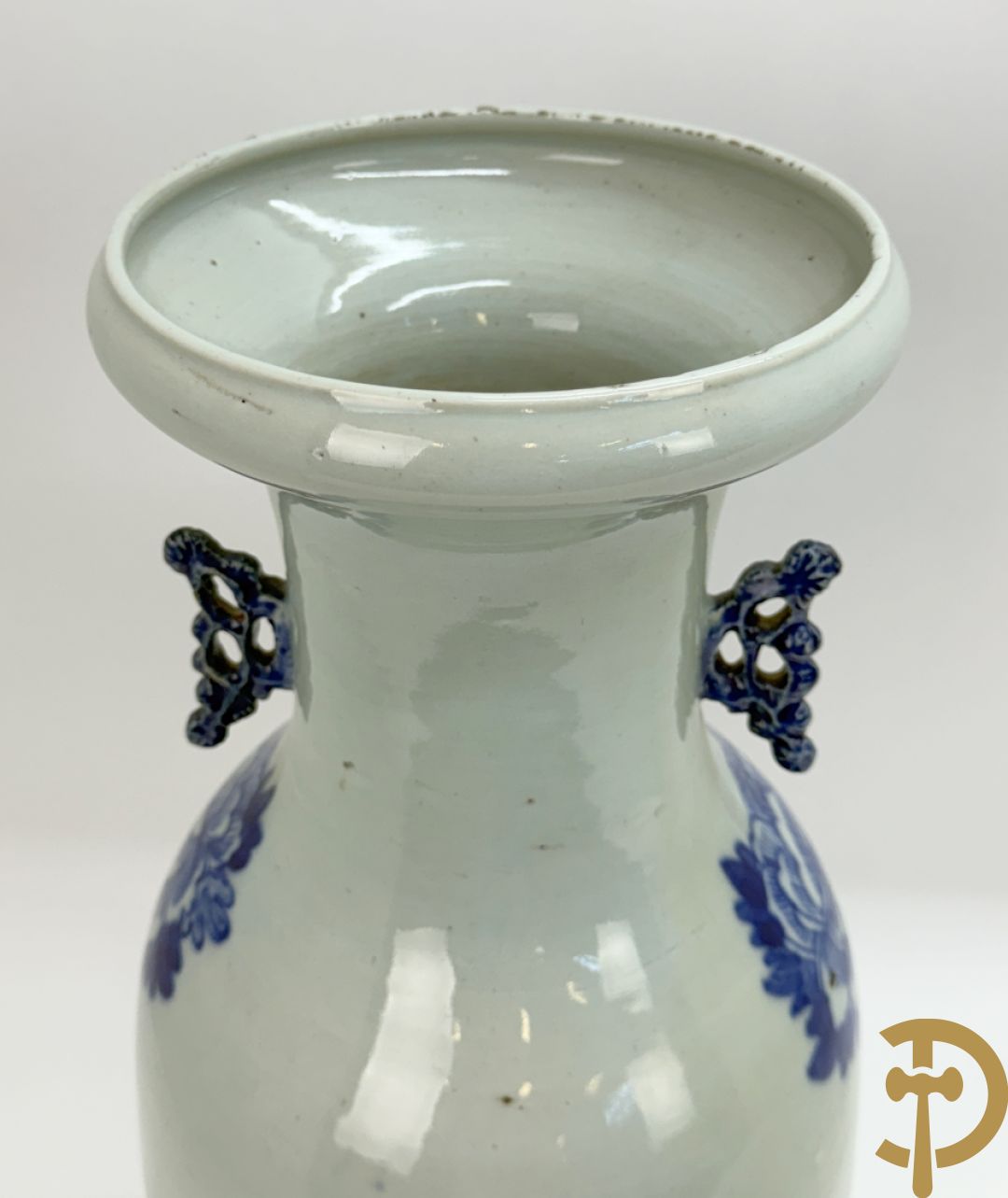 Chinese porseleinen vaas met blauw/wit fenix en bloemendecor