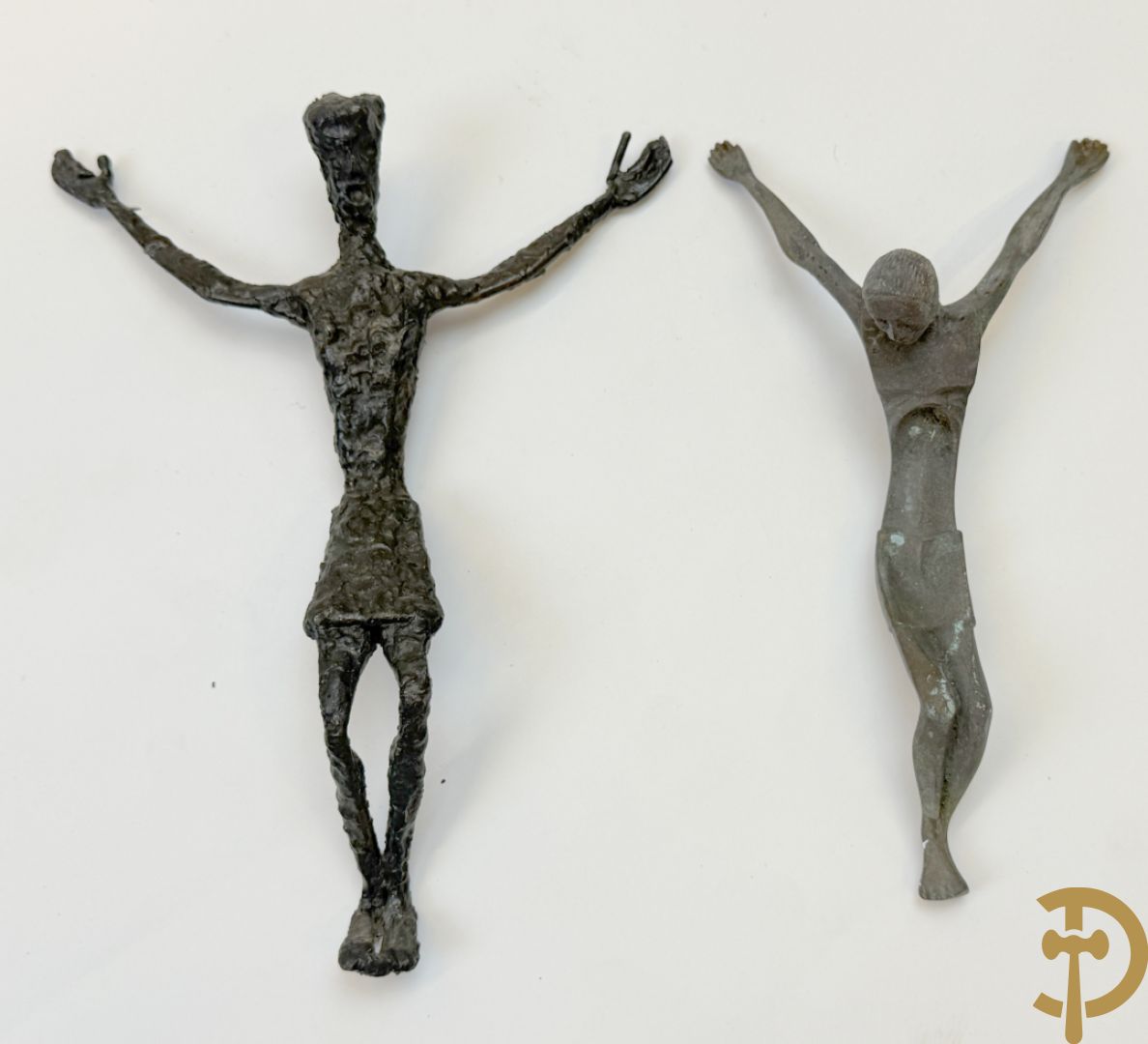 VAN DER DONCKT getekend : Lot bronzen religieuse beeldjes en corpussen