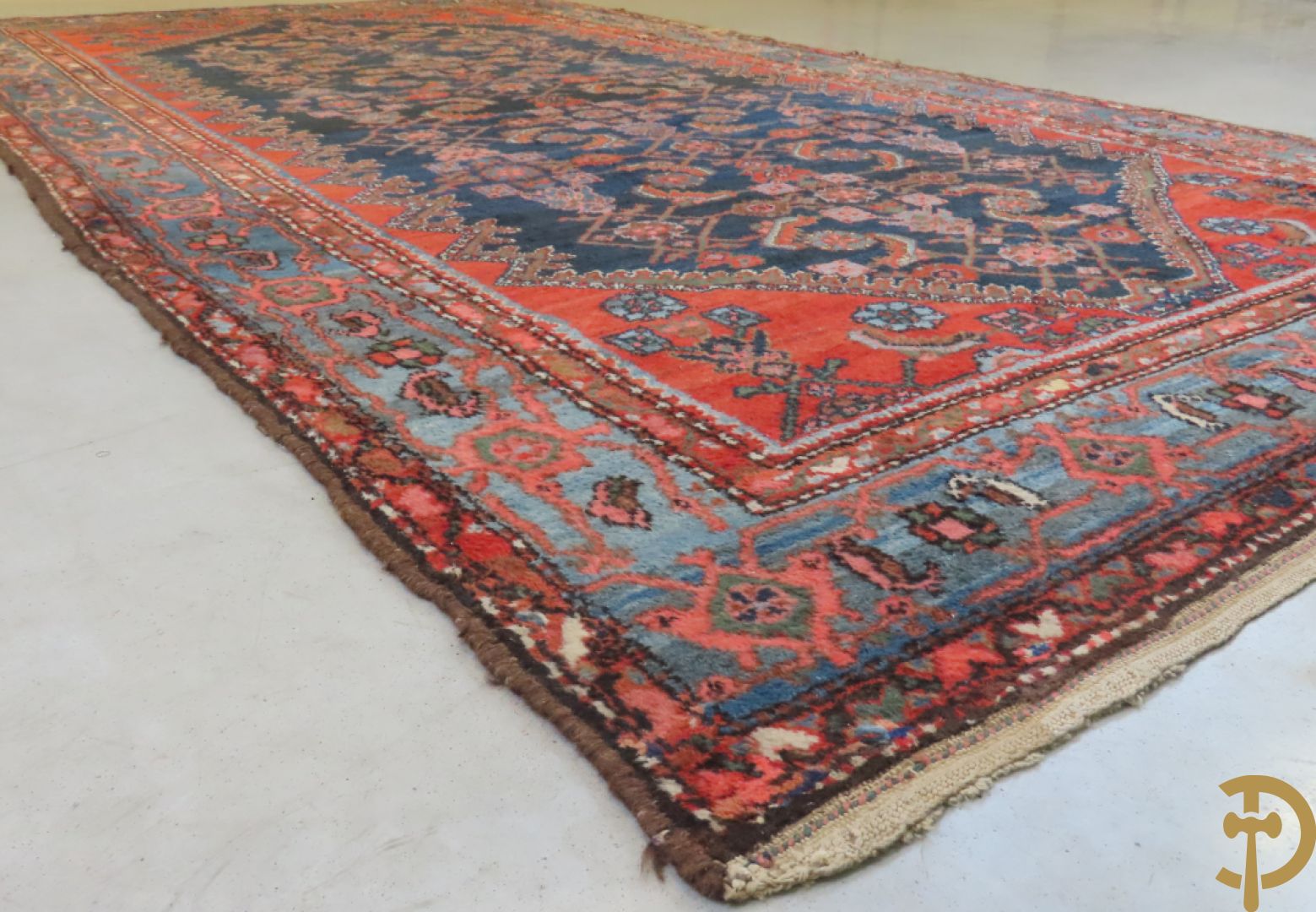 Oosters handgeknoopt tapijt Malayer met geometrisch bloemenpatroon op blauwe fond