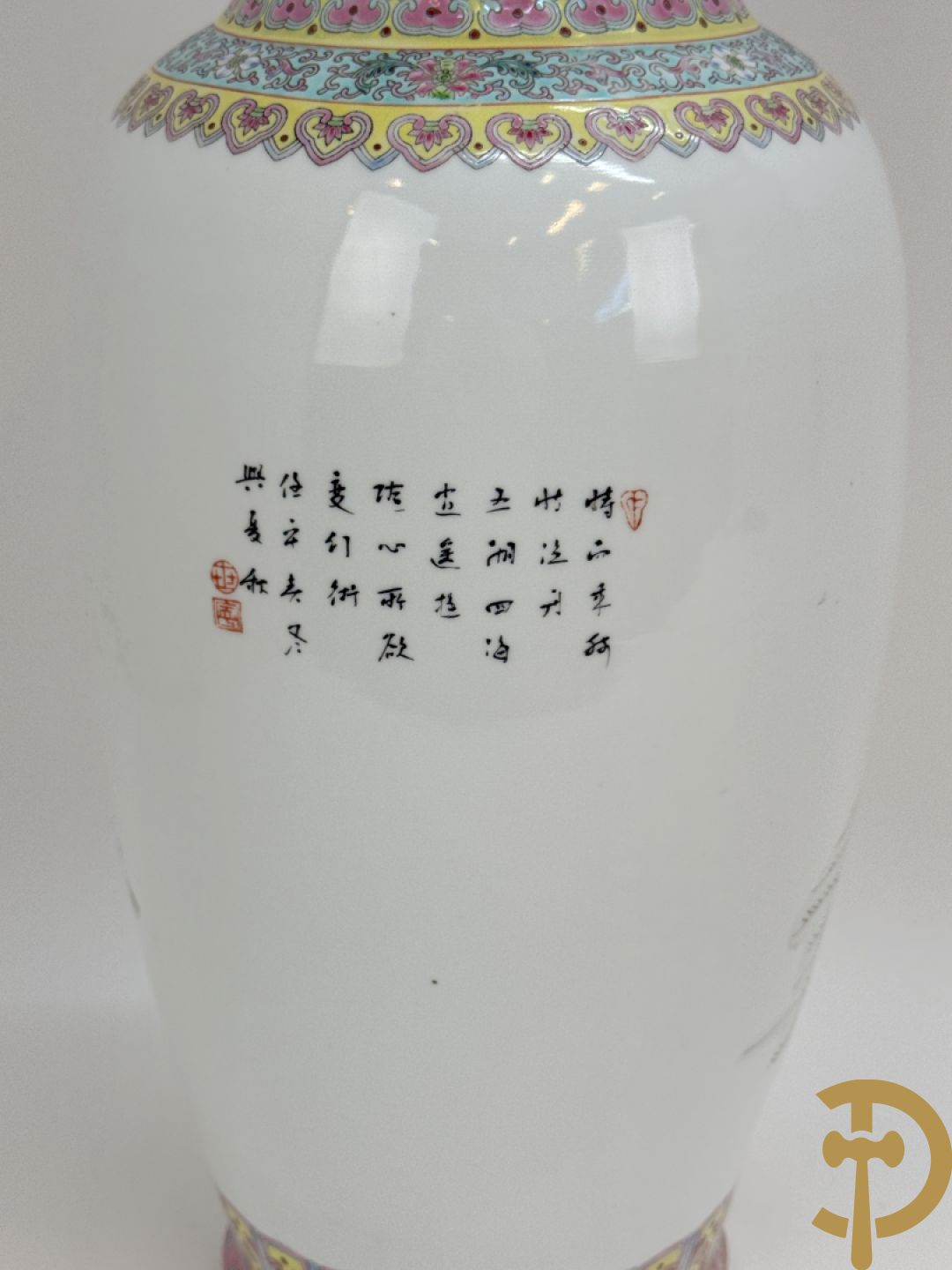Chinese porseleinen republieksvaas met decor van ouderlingen in boot