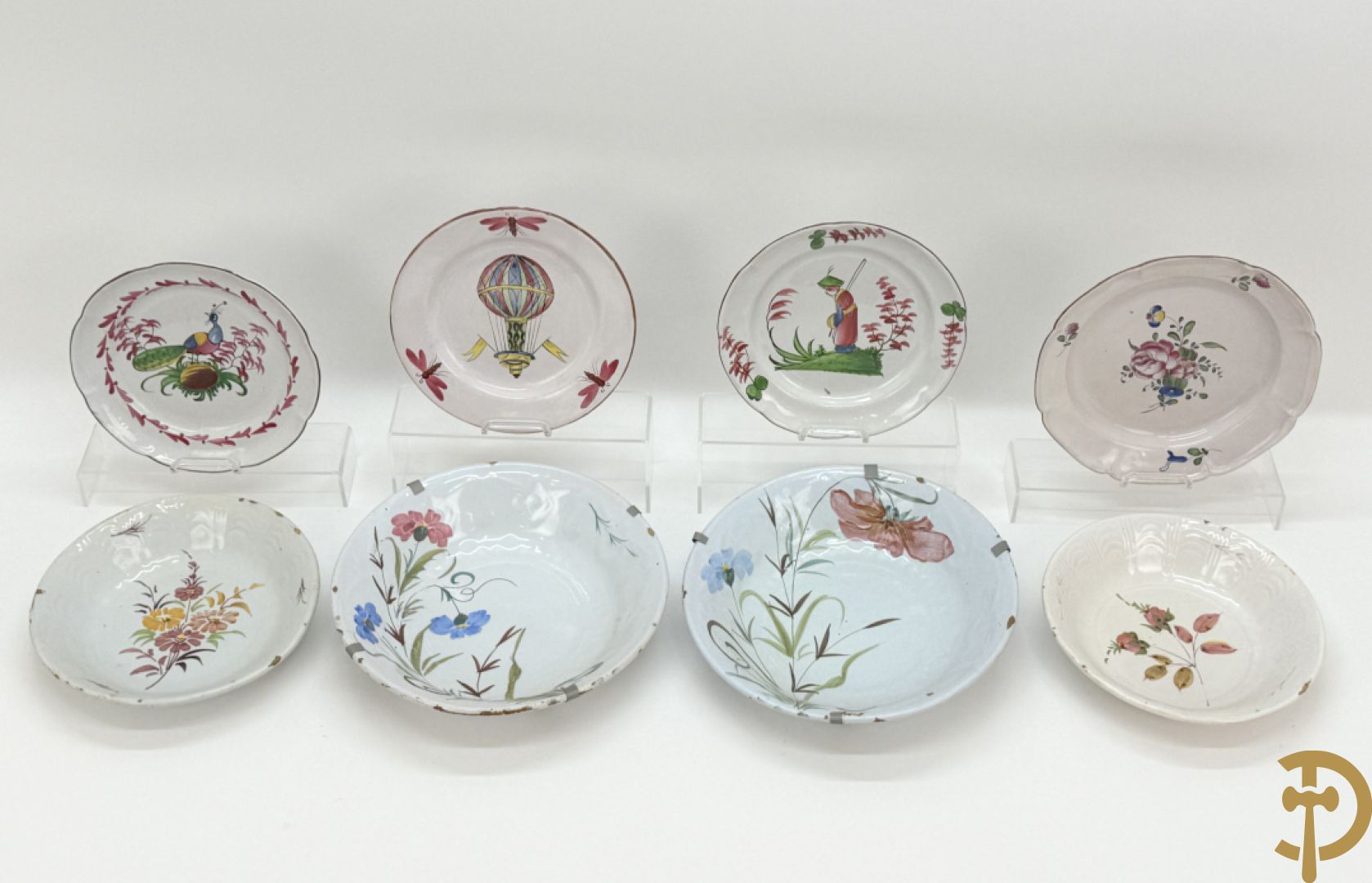 Franse borden w.o. Strassbourg met decor van luchtballon, vogel en Chinees figuurtje