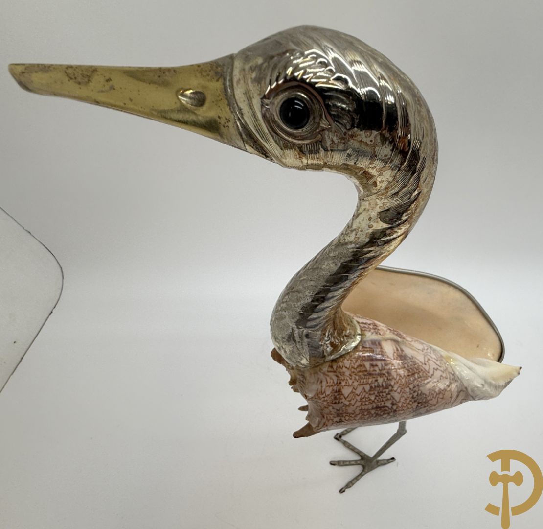 Kraanvogel in verzilverd metaal met romp gemaakt van rocailleschelp