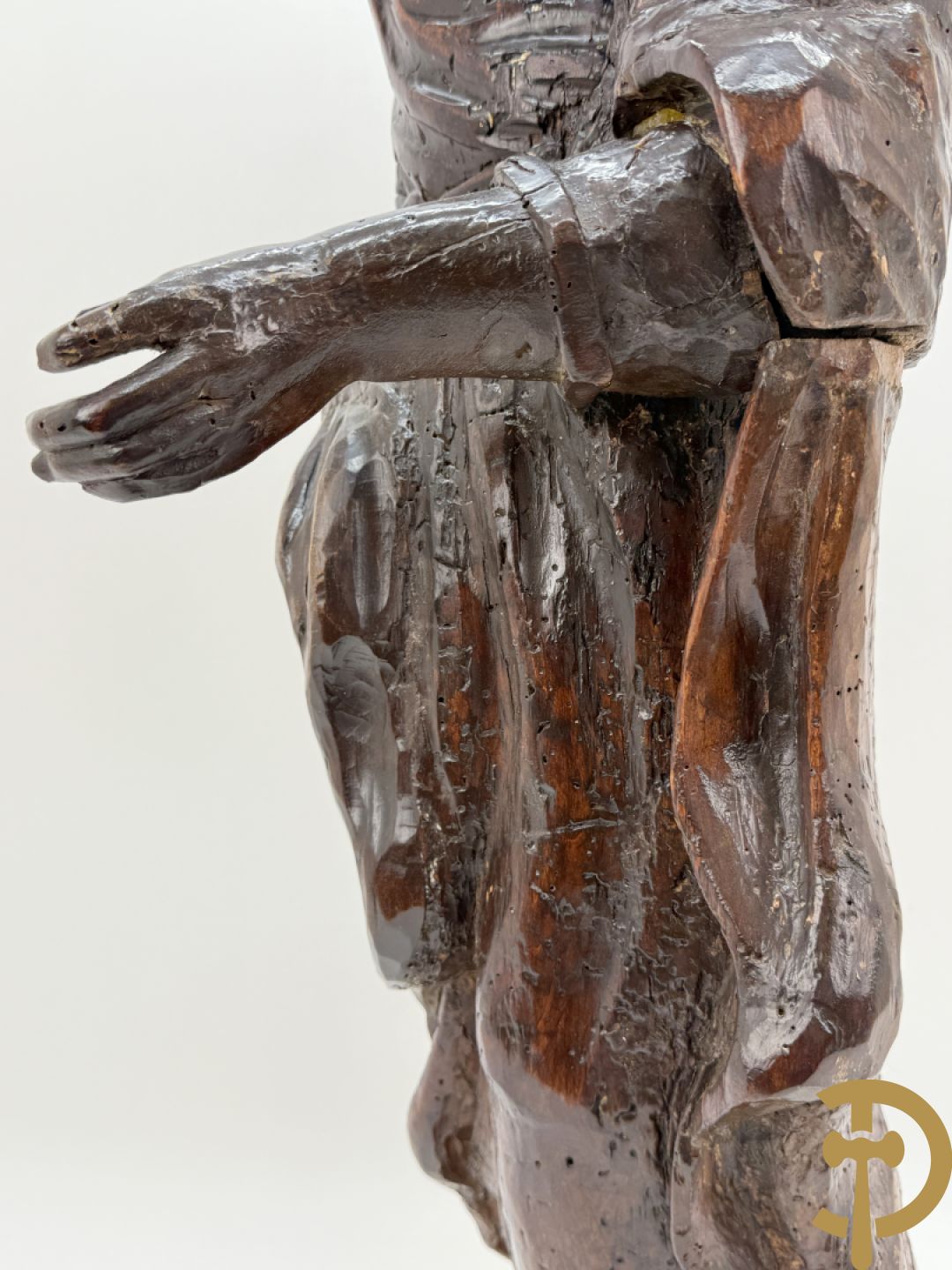 Houtgesculpteerde antieke religieuse voorstelling van evangelist, 18e
