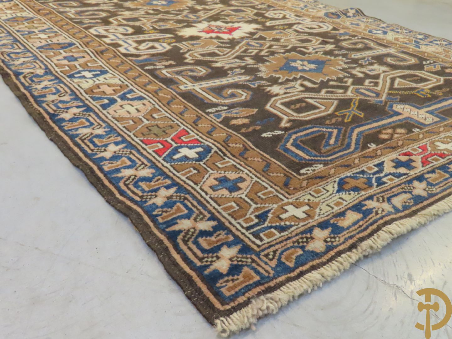 Oosters handgeknoopt tapijt Kaukasus met peripedil symboliek
