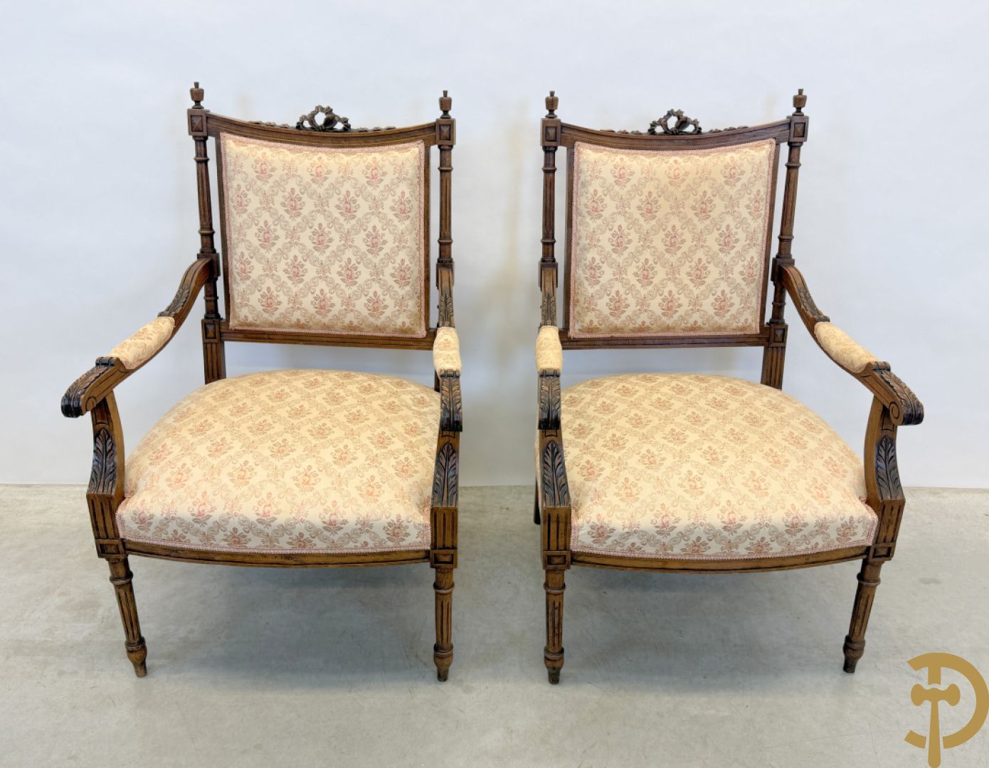 Louis XVI salonensemble bestaande uit canapé, 2 armzetels en 4 stoelen