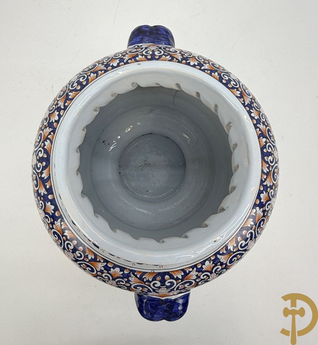 Dekselpotiche in geglazuurde keramiek, Rouan, onderaan gemerkt MD/E (Masse-Frères te Dèvres), bewerkt met cherubijnenkopjes opzij, rond 1900