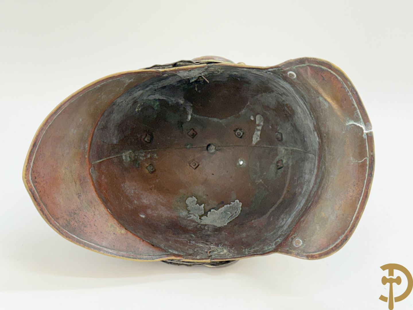 Vier koperen Franse pompierhelmen, model 1880