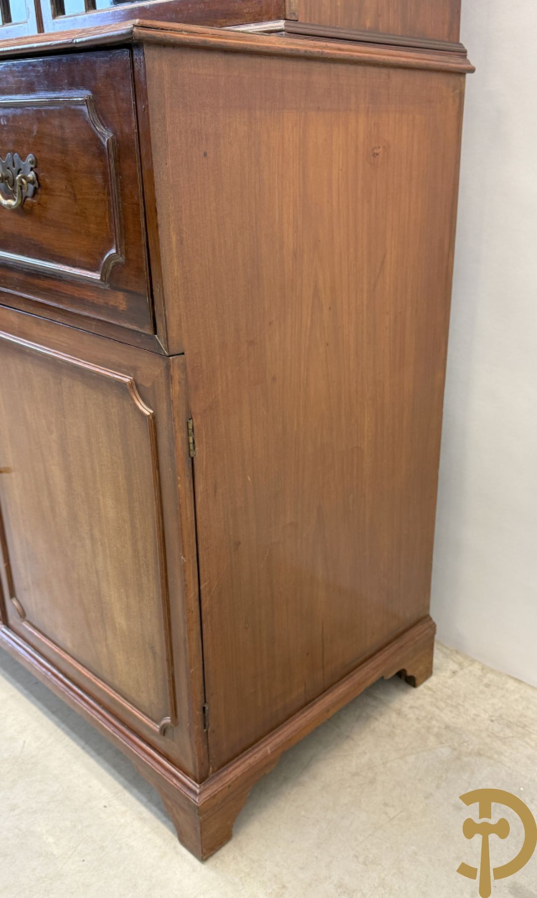 Engelse mahoniehouten secretaire met vitrine bovenaan, 19e