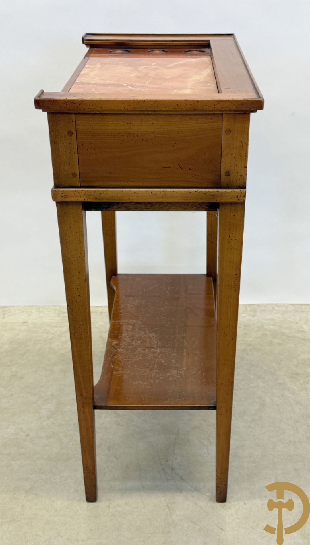 Kerselaren wandtafel met marmeren blad en ingebouwde borrelglaasjes