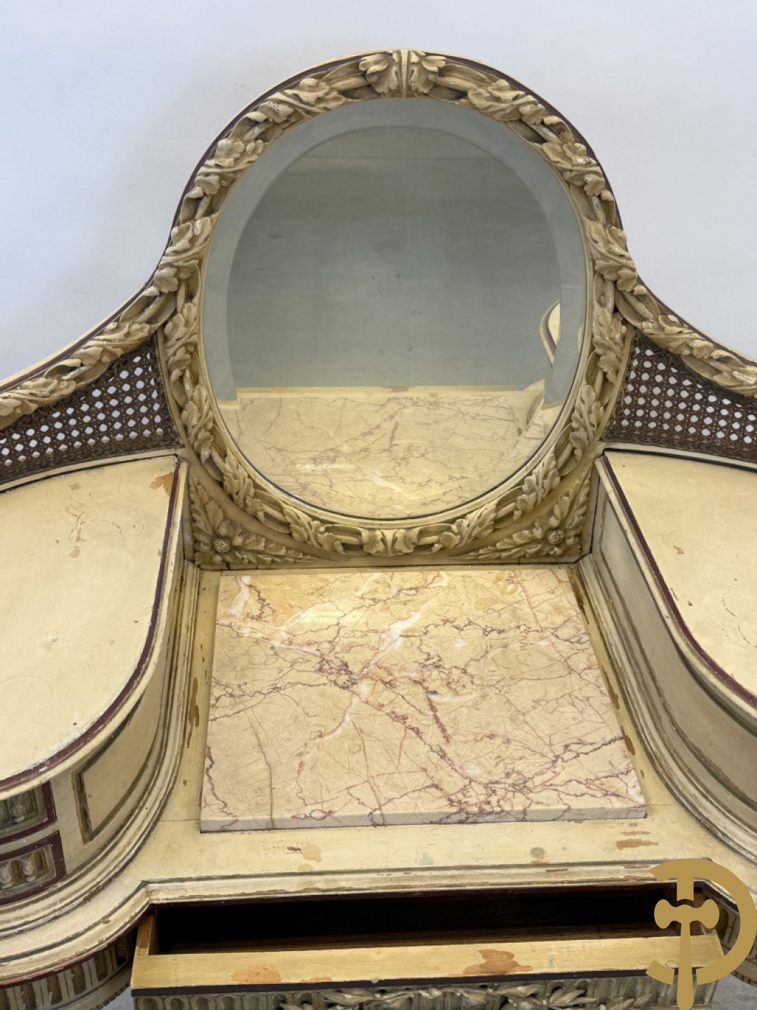 Gepatineerde damesopschiktafel met 5 lades en ovale spiegel, Louis XVI stijl