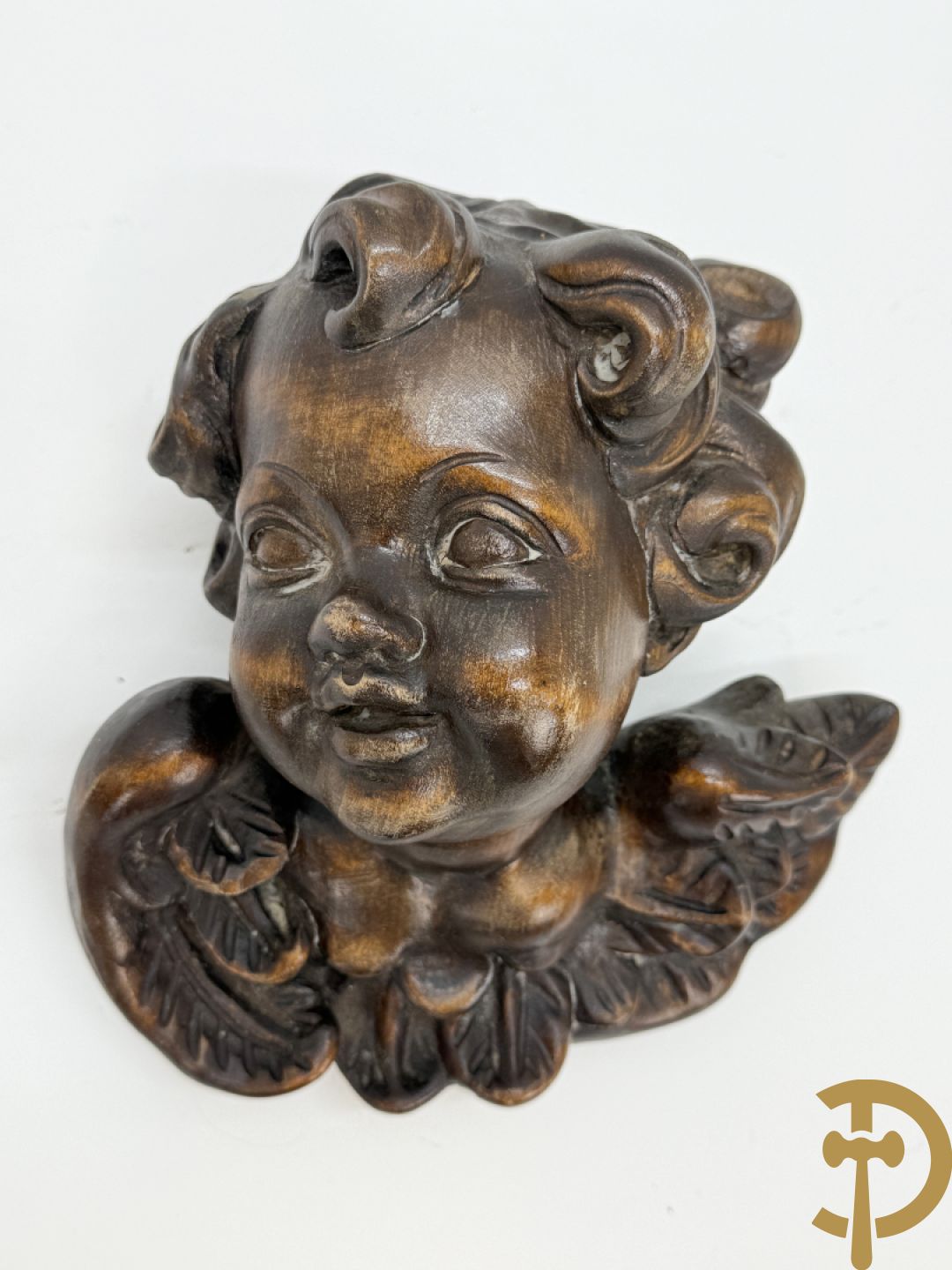 Houtsculptuur van gepolychromeerd engelenhoofd + engelenhoofd + sculptuur van accanthusrank