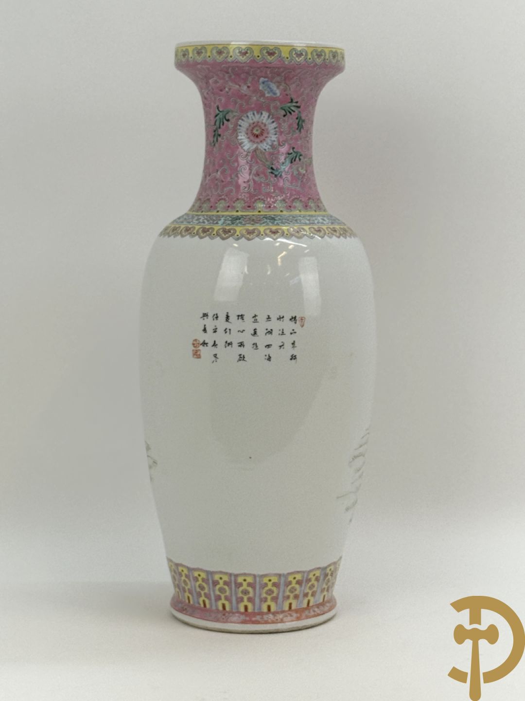 Chinese porseleinen republieksvaas met decor van ouderlingen in boot