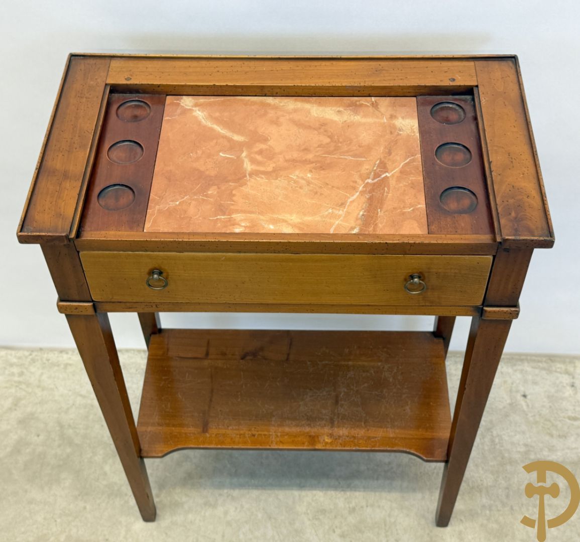 Kerselaren wandtafel met marmeren blad en ingebouwde borrelglaasjes