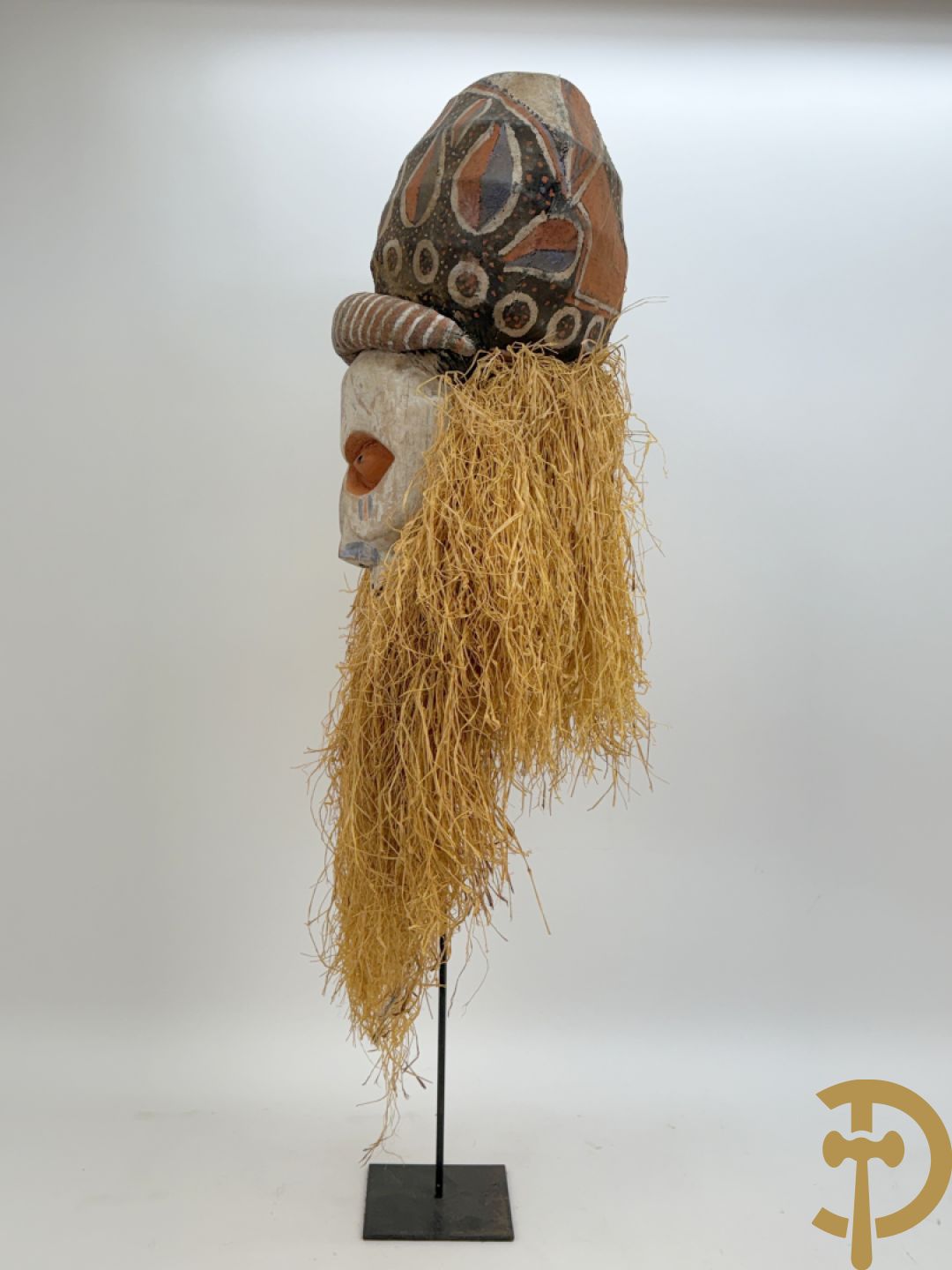 Afrikaans Yaka masker met raffia