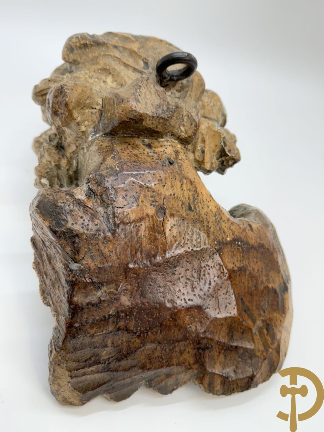 Houtsculptuur van gepolychromeerd engelenhoofd + engelenhoofd + sculptuur van accanthusrank