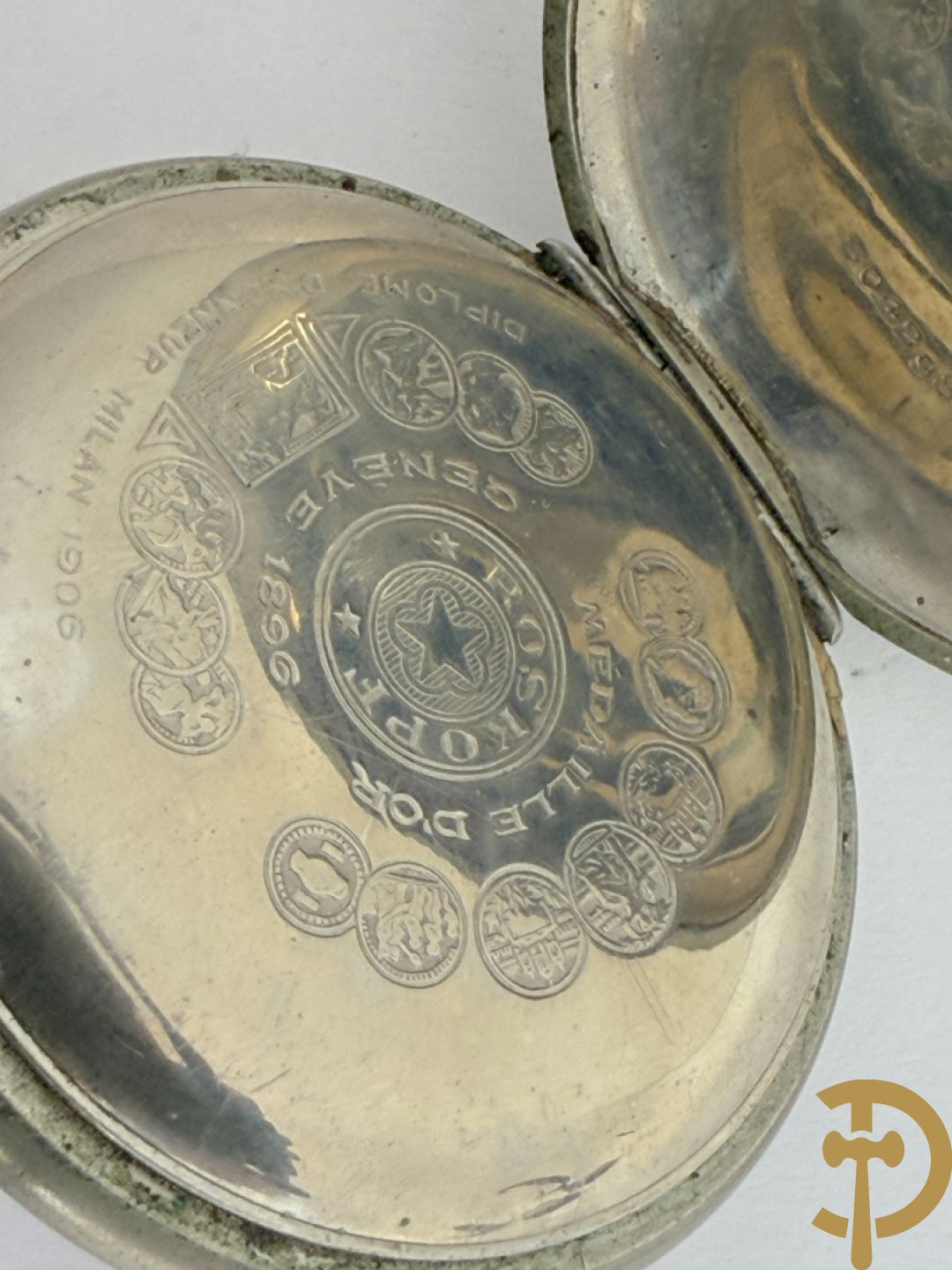 2 zakhorloges Roskpf + zakhorloge met jachtmotieven + zakhorlogehanger + 2 zakhorlogekasten + chrono (na te zien) + zakhorloge Bacschmed