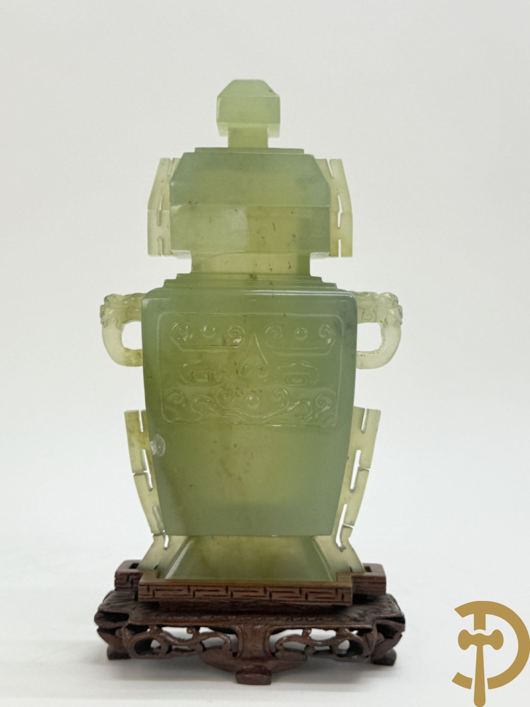 Brule parfum met bloemenmotieven in quartz + brule parfum in jadeiet + brule parfum met salamanders