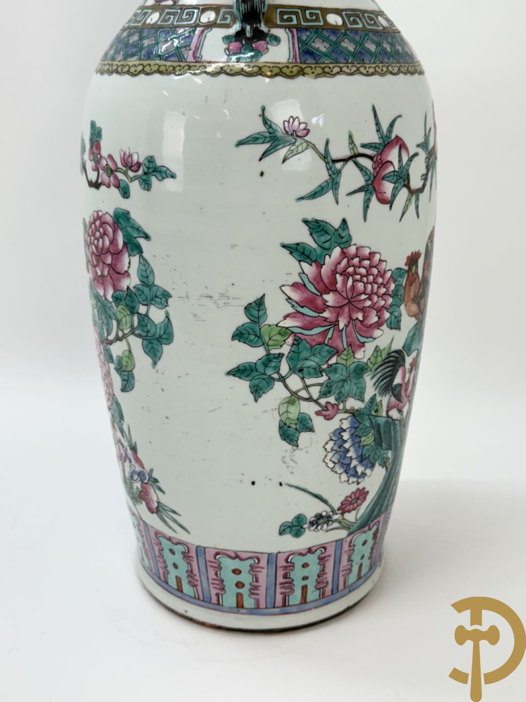 Chinese porseleinen vaas met decor van hanen en bloemen