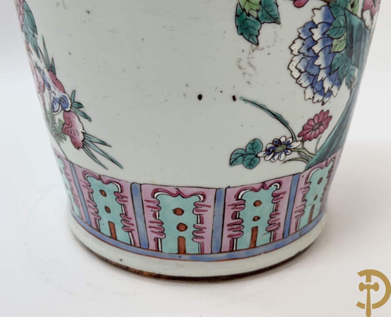 Chinese porseleinen vaas met decor van hanen en bloemen