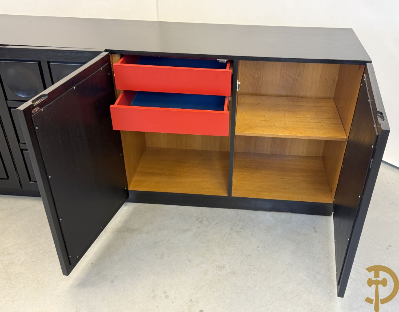 Zwartgelakte brutalistische vijfdeurs sideboard met ingewerkte lades, model Torino, ontwerper Frans Defour