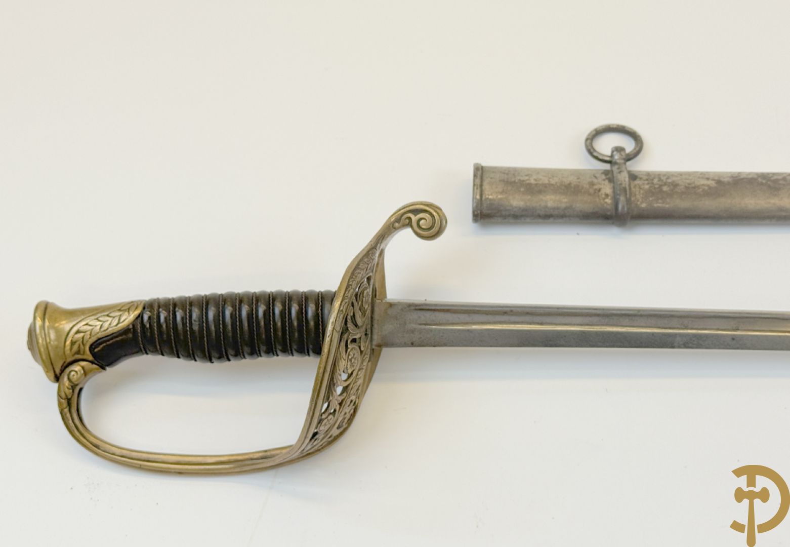 Franse officierssabel infanterie met schede