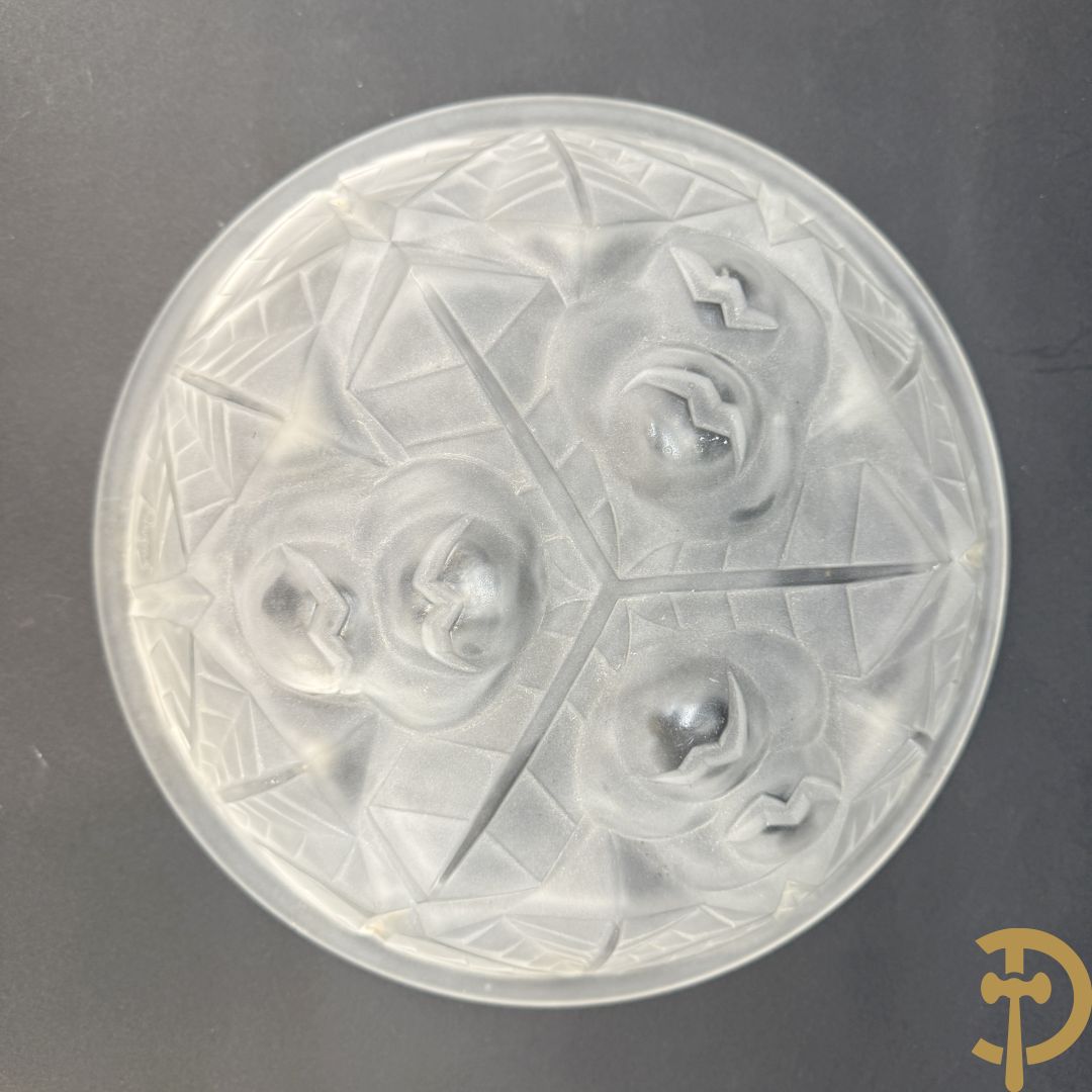 Art Deco pate de verre coupe met gestyleerd bloemenmotieven, Degué getekend, gemerkt nummer 557