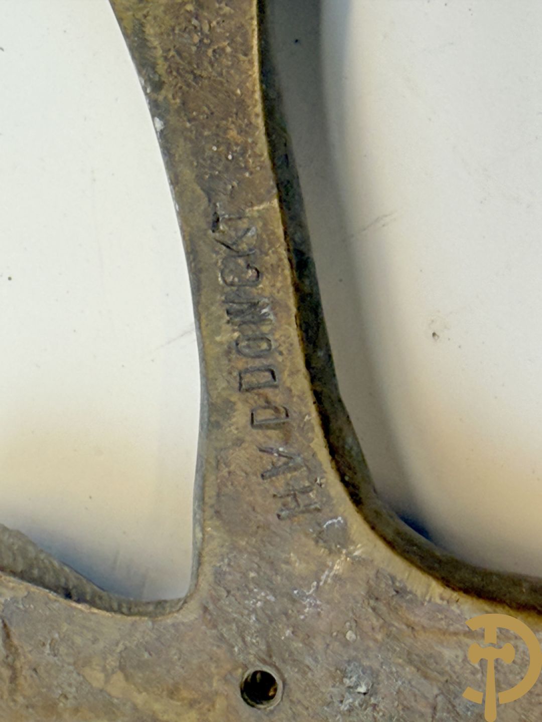 VAN DER DONCKT getekend : Lot bronzen religieuse beeldjes en corpussen