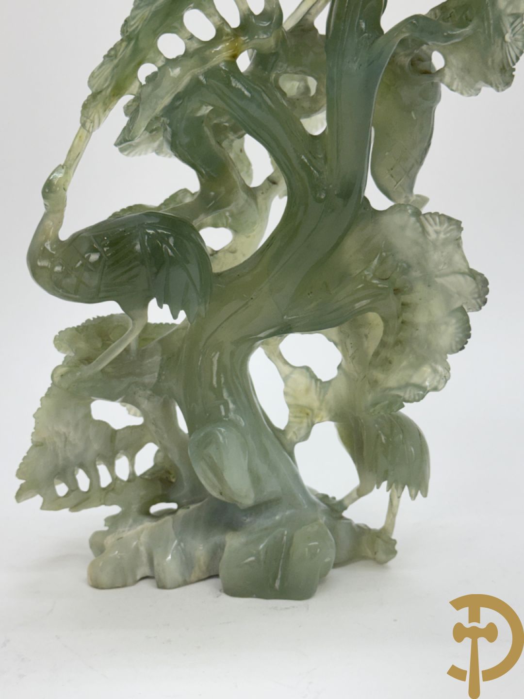 Jadeiet sculptuur van boom met vogels + koppel vogels op bloemen in jadeiet + 2 vogels op tak in jadeiet