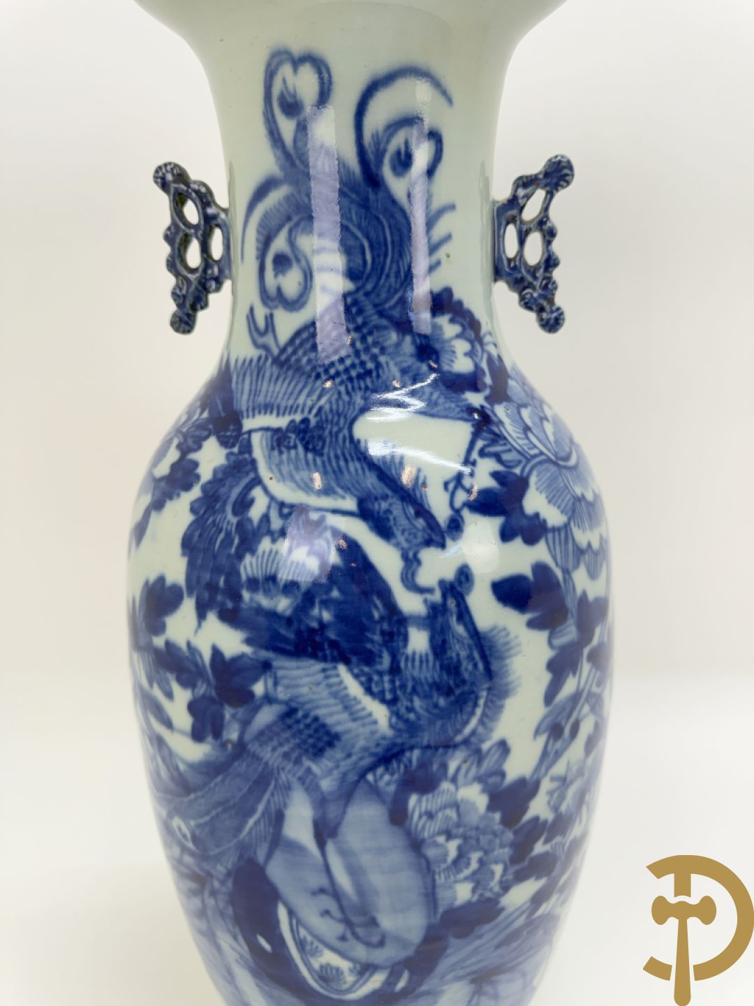 Chinese porseleinen vaas met blauw/wit fenix en bloemendecor