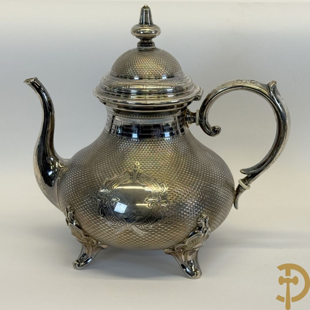 Vijf verzilverde theekannen, 2 verzilverde samovar en verzilverde suikerpot