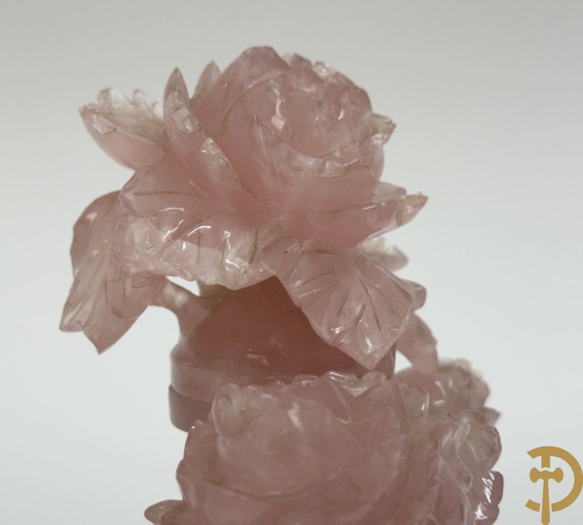 Brule parfum met bloemenmotieven in quartz + brule parfum in jadeiet + brule parfum met salamanders